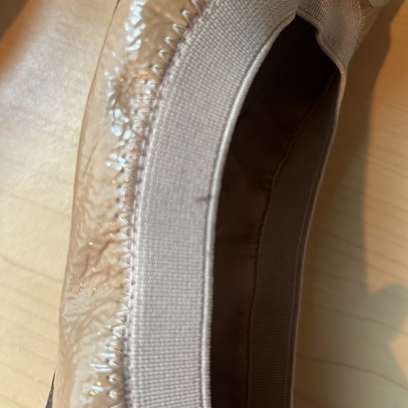 TORY BURCH Tan Patent Leather Ballet Flats Size 6 - Picture 10 of 13